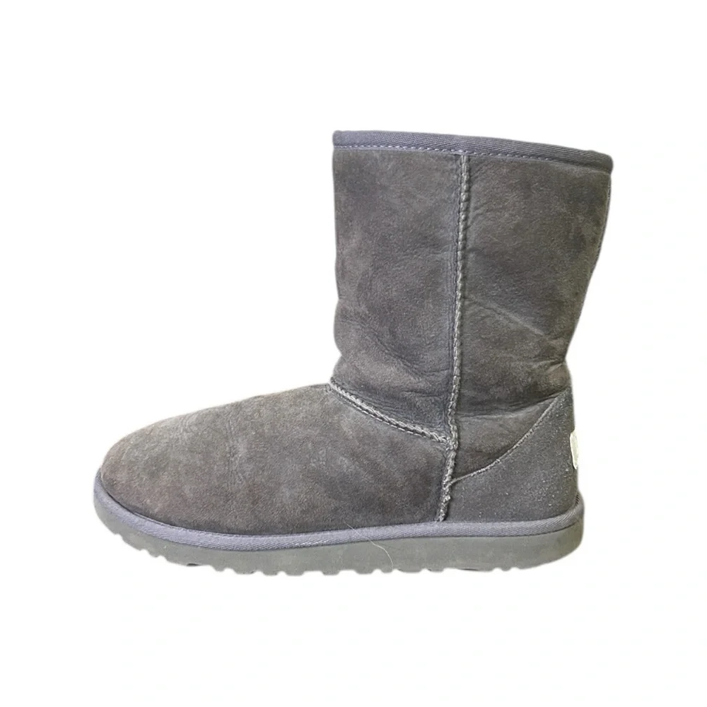 UGG Women’s Classic Short Grey Suede Boots 5251 Size 6